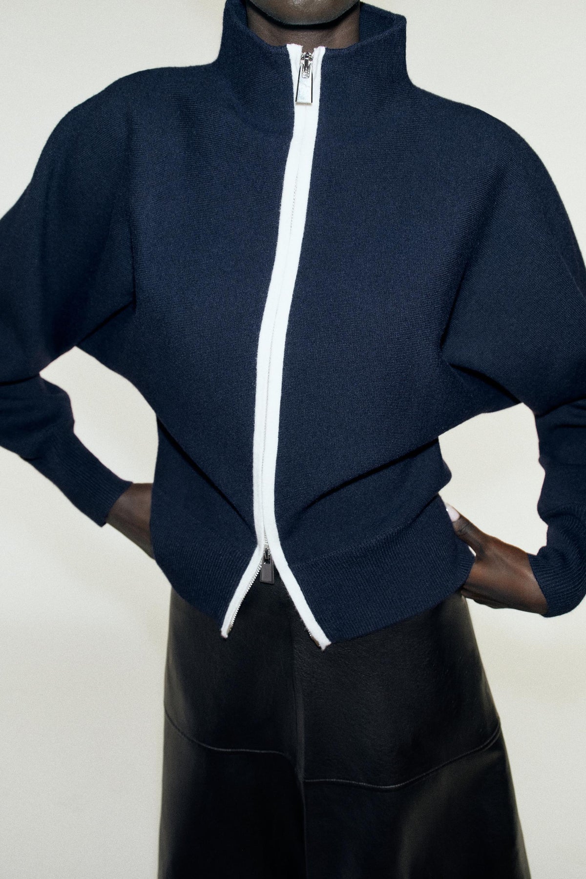 Nelia-Marineblaue Jacke mit Reißverschluss